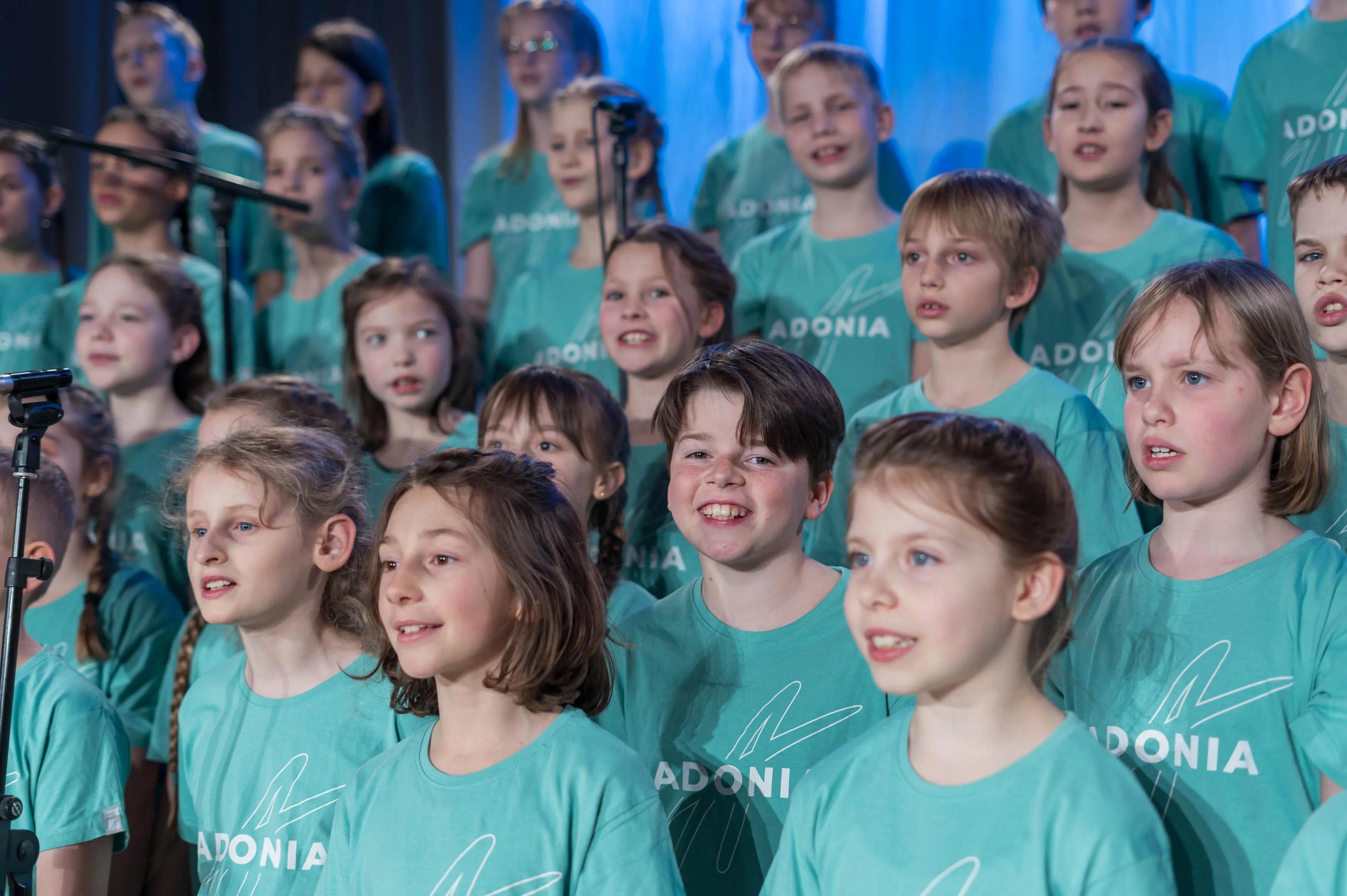 20250307_04430_Adonia_LQ